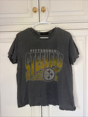 Junk Food Clothing - Gray Pittsburgh Steelers Graphic Tee